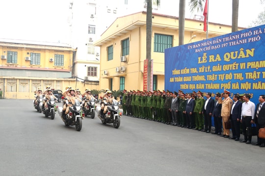 Hà Nội ra quân tổng kiểm tra, giành lại vỉa hè cho người đi bộ