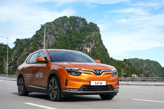 Chủ tịch tập đoàn Vingroup thành lập công ty cho thuê xe và taxi điện Vinfast