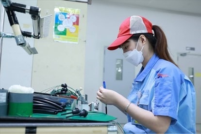 Phụ nữ nuôi con nhỏ có quyền từ chối đi công tác xa không?