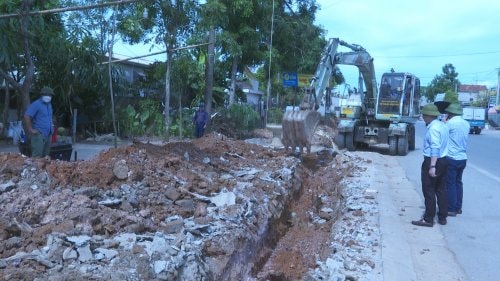Tái diễn tình trạng họp chợ trái phép lấn chiếm QL 47