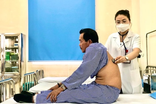 Người đàn ông sốc phản vệ sau ăn lòng lợn, tiết canh