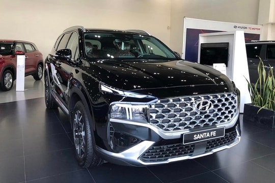 Hyundai Santa Fe sản xuất năm 2022 giảm giá kỷ lục tới 170 triệu đồng