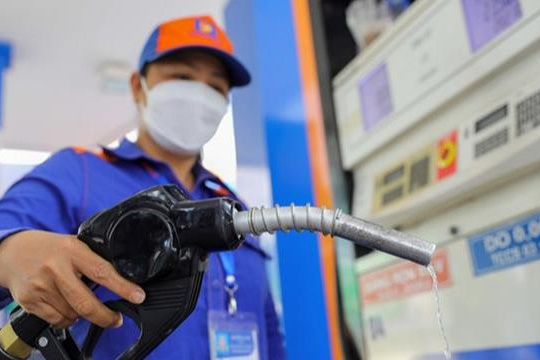 Lùi ngày điều chỉnh giá xăng dầu sang 13/3