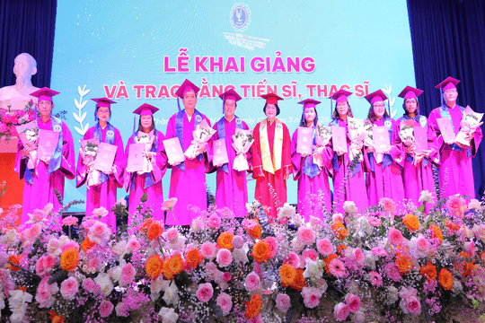 Trường Đại học Luật TP.HCM trao bằng tiến sĩ cho 09 nghiên cứu sinh và 230 tân thạc sĩ