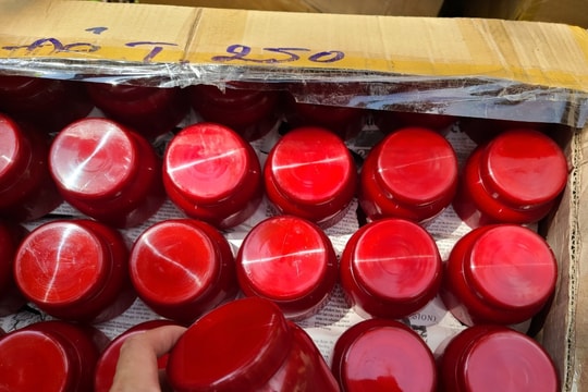 Tạm giữ hơn 6.000 sản phẩm hàng hóa, mỹ phẩm không rõ nguồn gốc xuất xứ