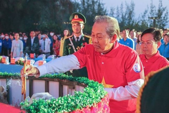 Tưởng niệm 64 chiến sĩ Gạc Ma ở Khánh Hòa