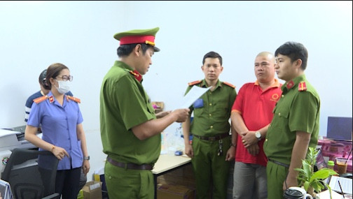 Khám xét trụ sở hai công ty đòi nợ “khủng bố” tại TP. Hồ Chí Minh