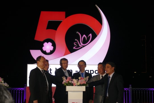 Ấn tượng với hoạt động trang trí đèn nghệ thuật kỷ niệm 50 năm quan hệ Việt – Nhật