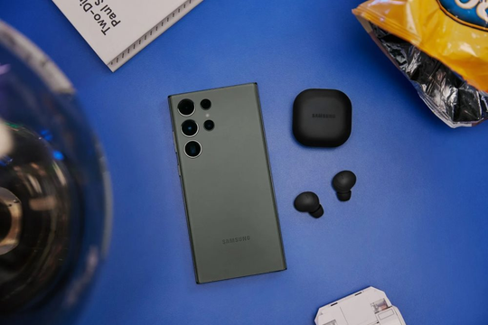 Galaxy S23 và S23 Plus gặp lỗi mờ camera