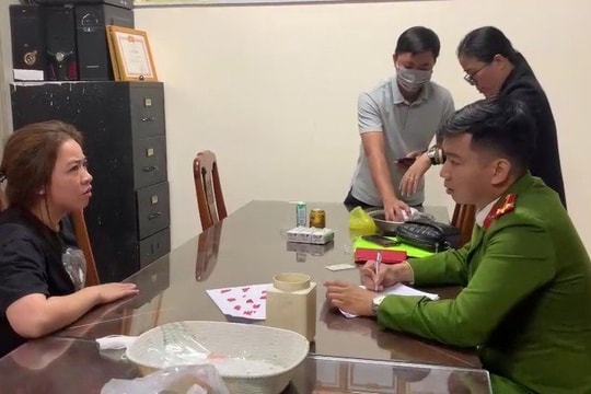 'Nữ quái' 2K cất giấu gần 0,3kg cần sa và 122 viên ma tuý