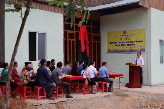 TAND hai cấp tỉnh Nghệ An tiếp tục trao tặng  nhà nghĩa tình cho đồng bào khó khăn