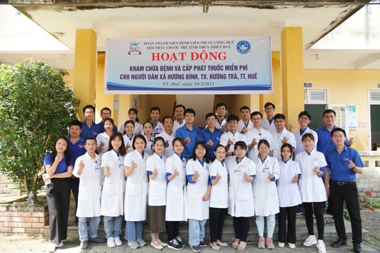 Khám bệnh, cấp phát thuốc miễn phí cho bà con xã miền núi Hương Bình