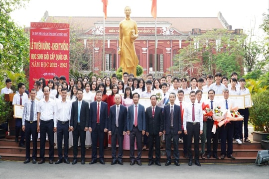 Tuyên dương học sinh đạt giải trong Kỳ thi học sinh giỏi Quốc gia năm học 2022-2023