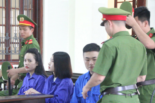 Thuê căn hộ chung cư, rủ bạn đến "bay lắc"