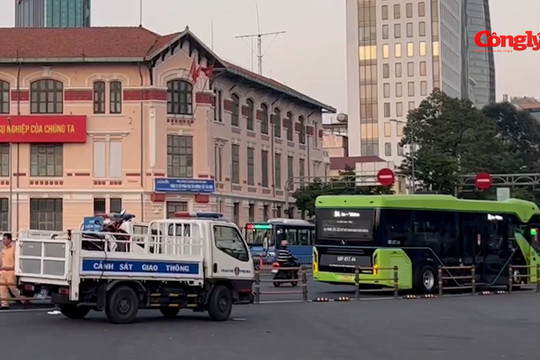 TP.HCM: Xe buýt điện và xe máy va chạm giao thông khiến 1 người bị thương