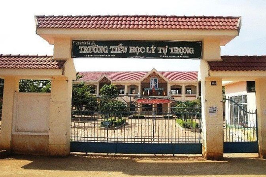 Nhận bóng bay từ người lạ, 31 học sinh bị ngộ độc