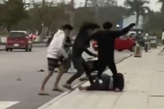 Bình Dương: Xác minh video nhóm người ẩu đả trước cổng công ty