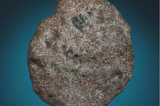 Cặp nhân tình lừa bán “đá thiên thạch cổ xưa” với giá 800 triệu USD/kg