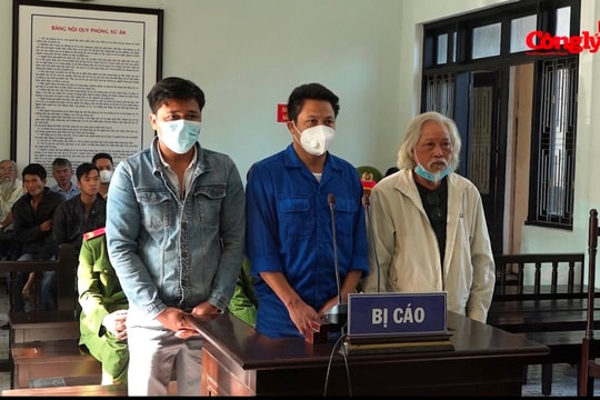3 cha con cầm rựa chém người, lĩnh án