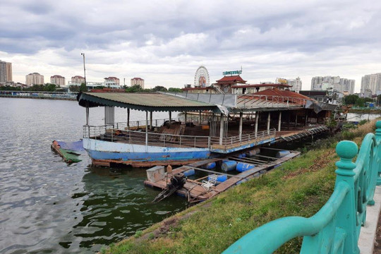 Hà Nội sắp khôi phục tàu du lịch hồ Tây sau 6 năm dừng hoạt động