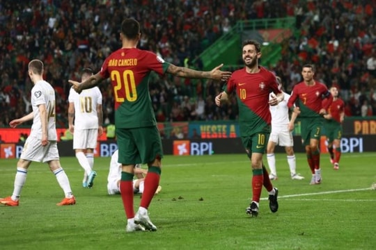 Ronaldo lập kỷ lục dưới thời HLV Roberto Martinez