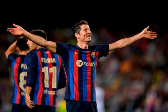 UEFA điều tra Barcelona về hành vi hối lộ quan chức trọng tài