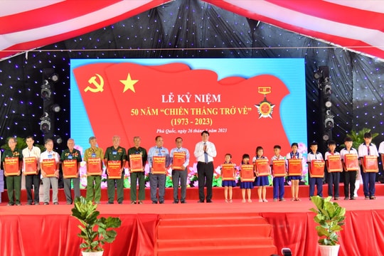 Xúc động Lễ kỷ niệm 50 năm “Chiến thắng trở về”