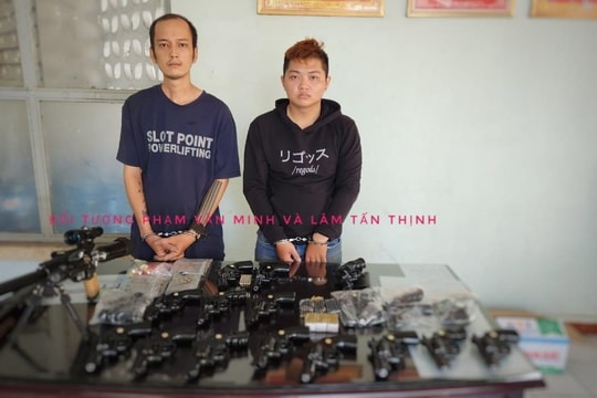 Bình Dương: Bắt 2 thanh niên chế tạo súng rao bán trên mạng