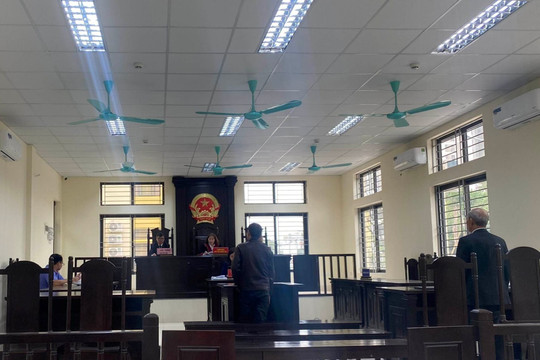 Lĩnh án tù vì gây thương tích cho hàng xóm