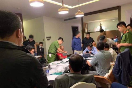 Khởi tố 2 Phó Chủ tịch Hiệp hội Golf Việt Nam cùng nhiều doanh nhân đánh bạc