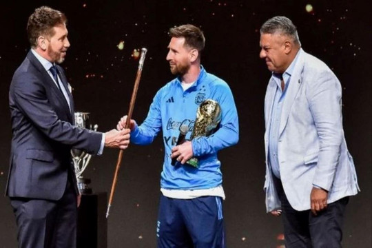 Messi được CONMEBOL dựng tượng cạnh Pele, Maradona
