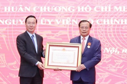 Chủ tịch nước trao tặng Nguyên Bí thư Thành ủy Hà Nội Phạm Quang Nghị Huân chương Hồ Chí Minh