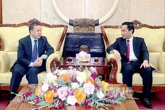 Chủ tịch UBND tỉnh Hải Dương Triệu Thế Hùng tiếp Đại sứ Lào tại Việt Nam