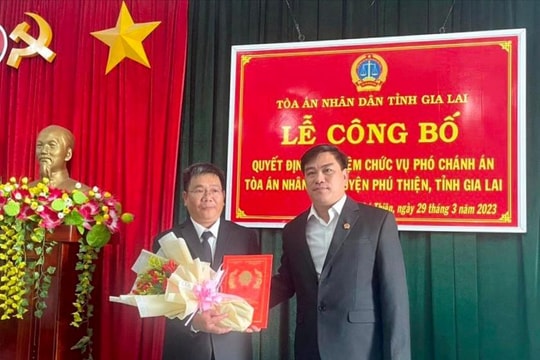 Trao quyết định bổ nhiệm Phó Chánh án TAND huyện Phú Thiện