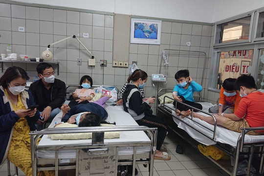 Sức khỏe học sinh bị ngộ độc sau khi đi dã ngoại ở Hà Nội giờ ra sao?