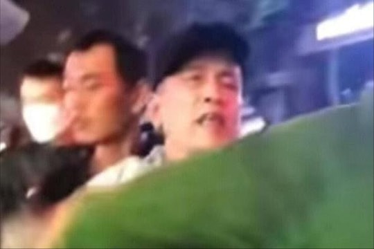 Bắt giam đối tượng say rượu tấn công Cảnh sát