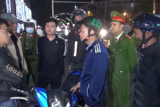 Tuần tra đêm bắt hàng chục đối tượng cộm cán, trộm cắp, đua xe