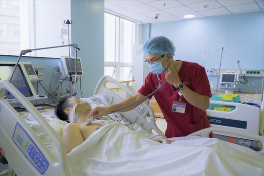 Báo động đỏ cứu sống người đàn ông bị đâm thấu ngực, bụng