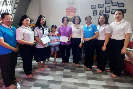 TAND quận 1 (TP.HCM) hỗ trợ trẻ em có hoàn cảnh khó khăn