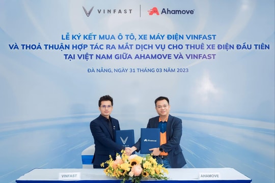Ahamove mua 200 xe VinFast để triển khai dịch vụ cho thuê xe máy điện đầu tiên ở Việt Nam
