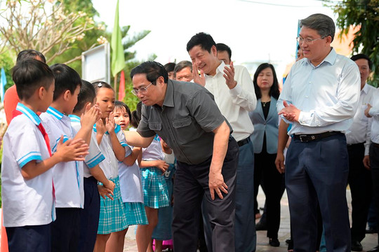 Thủ tướng thăm làng trẻ em SOS và khảo sát y tế tại Khánh Hòa