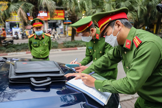 Hà Nội: Công an phường Giảng Võ ra quân lập lại trật tự đô thị tại nhiều tuyến đường trên địa bàn