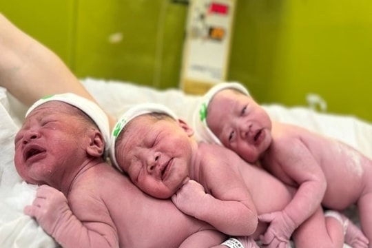Sản phụ sinh 3 bé với cân nặng gần 7,5kg