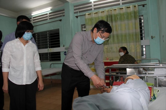 Chủ tịch UBND tỉnh Gia Lai thăm hỏi, hỗ trợ các nạn nhân trong vụ xe khách tông vào nhà dân