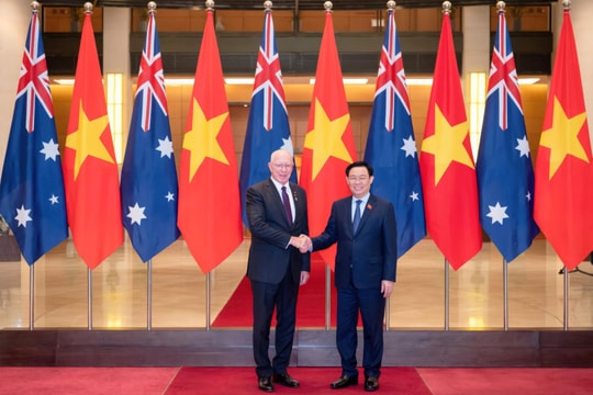 Chủ tịch Quốc hội Vương Đình Huệ hội kiến Toàn quyền Australia