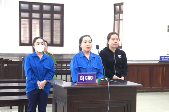 Ba chị em đem vàng dỏm đi cầm đồ để lừa đảo