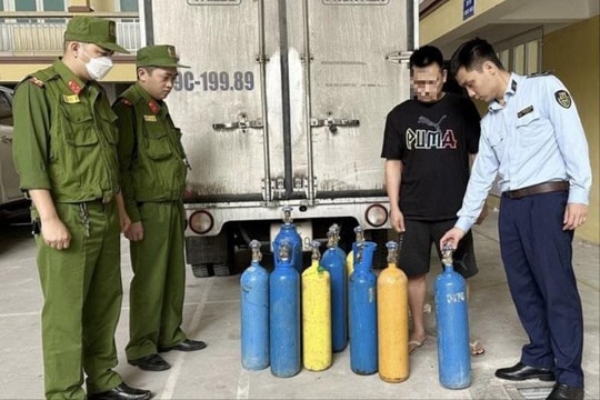Thu giữ nhiều bình khí cười trên đường đi tiêu thụ