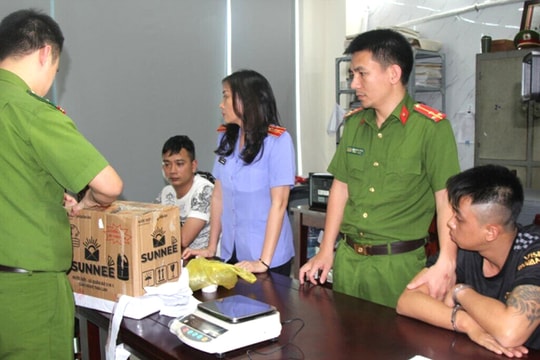 Bắt 2 đối tượng vận chuyển 3kg ma túy