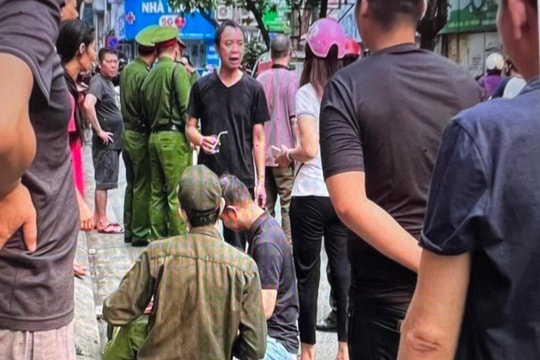 Truy tìm tài xế hất văng cán bộ Công an phường lên nắp capo