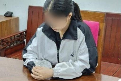 Trộm điện thoại của người tình khi vào nhà nghỉ… tâm sự